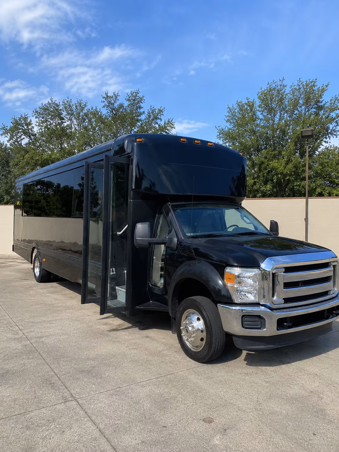 el monte 20 passenger party bus